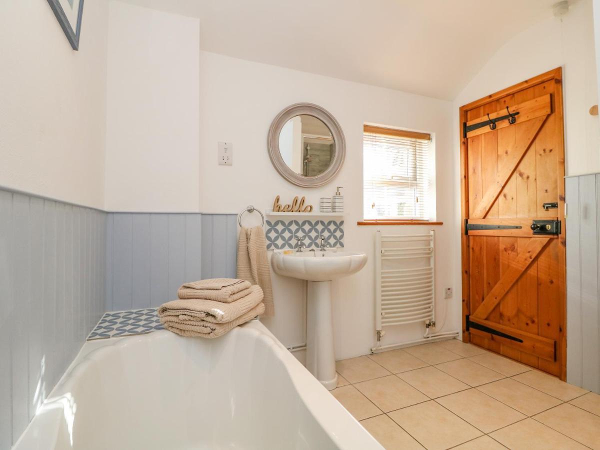 Pond Cottage Truro Exterior photo